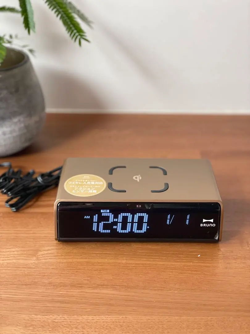 BRUNO LCD レトロアラームクロック 電波時計 BCR003 目覚まし時計 BCR003-RD/LCDレトロアラームクロック S/BRUNO/電波時計 - メルカリ