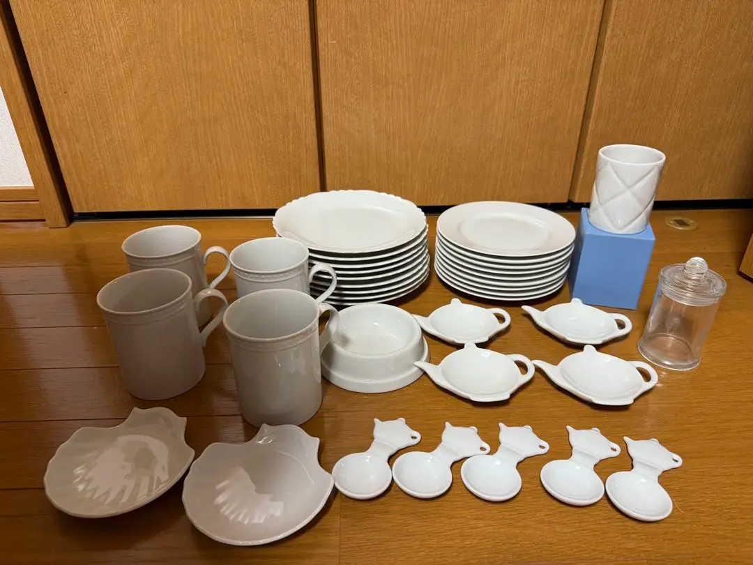 お値下けしました！即購入OK！ ポーセラーツ 白磁 日本ヴォーグ社 その他24点 お値下けしました！即購入OK！ ポーセラーツ 白磁 日本ヴォーグ