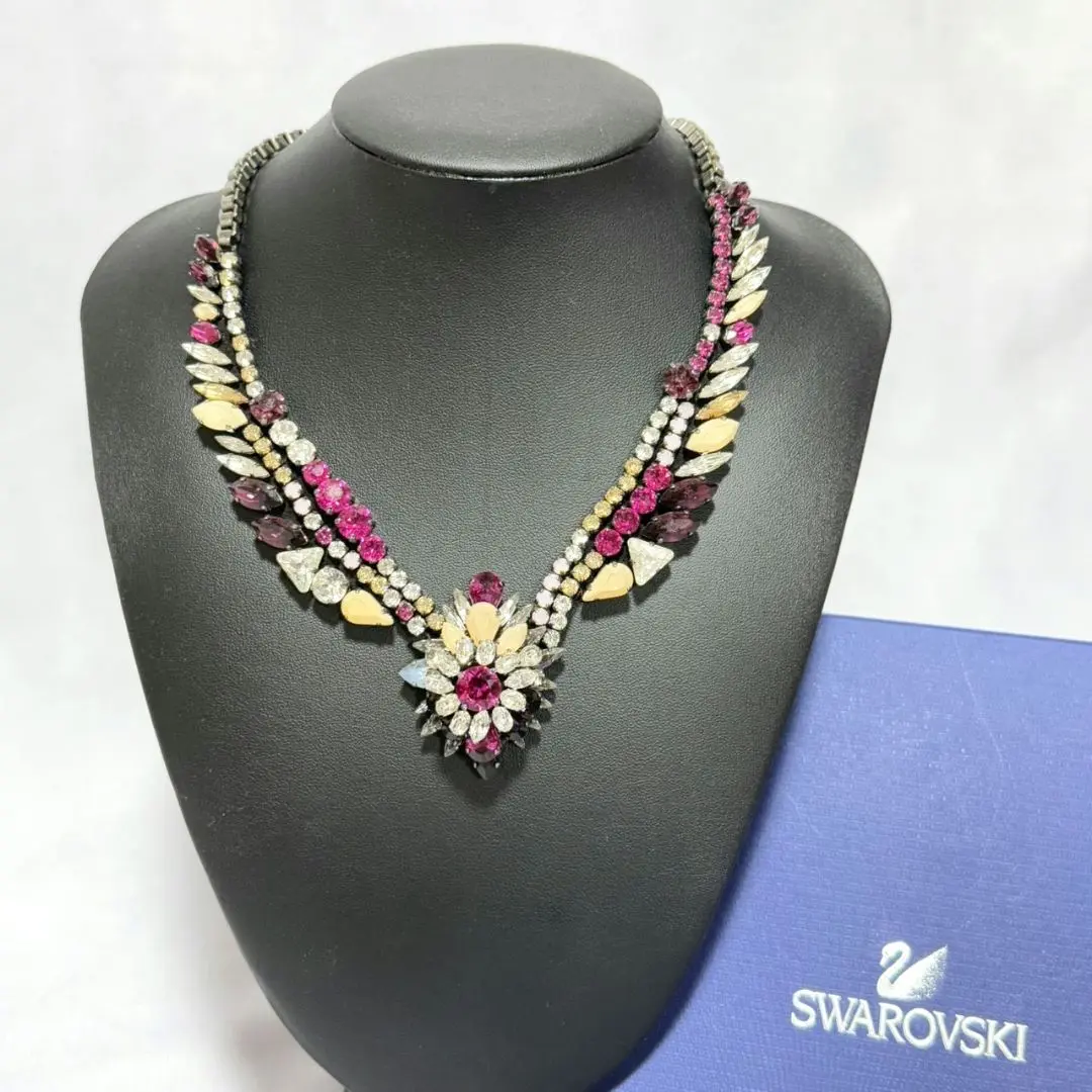Swarovski By Shourouk (シュルーク) のブローチ スワロフスキー×シュルーク、コラボレーションジュエリーを発売