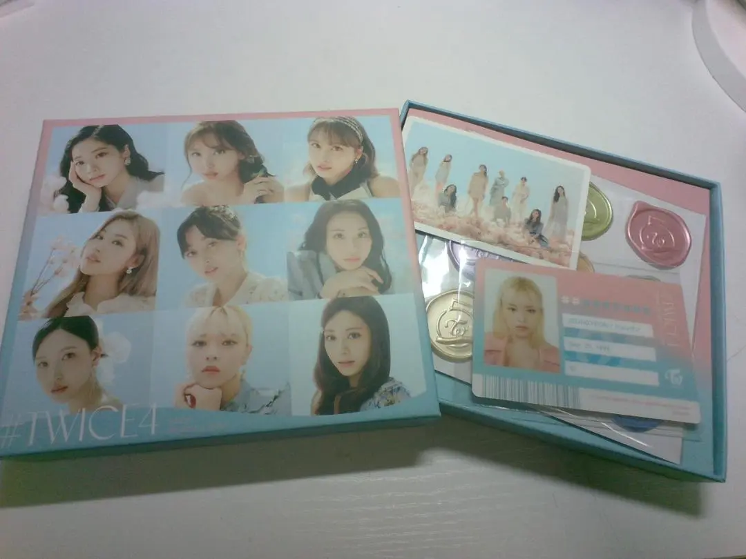 TWICE #TWICE4 初回限定盤Aと通常版セット クリアファイル付 2025年最新】TWICE4の初回限定版Aです。の人気アイテム - メルカリ
