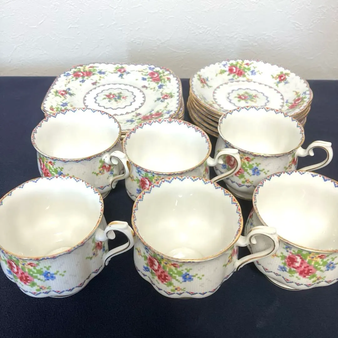 皇家亞伯特 小巧佳人 杯子&茶碟&麵包盤3件組 6客 的縮圖