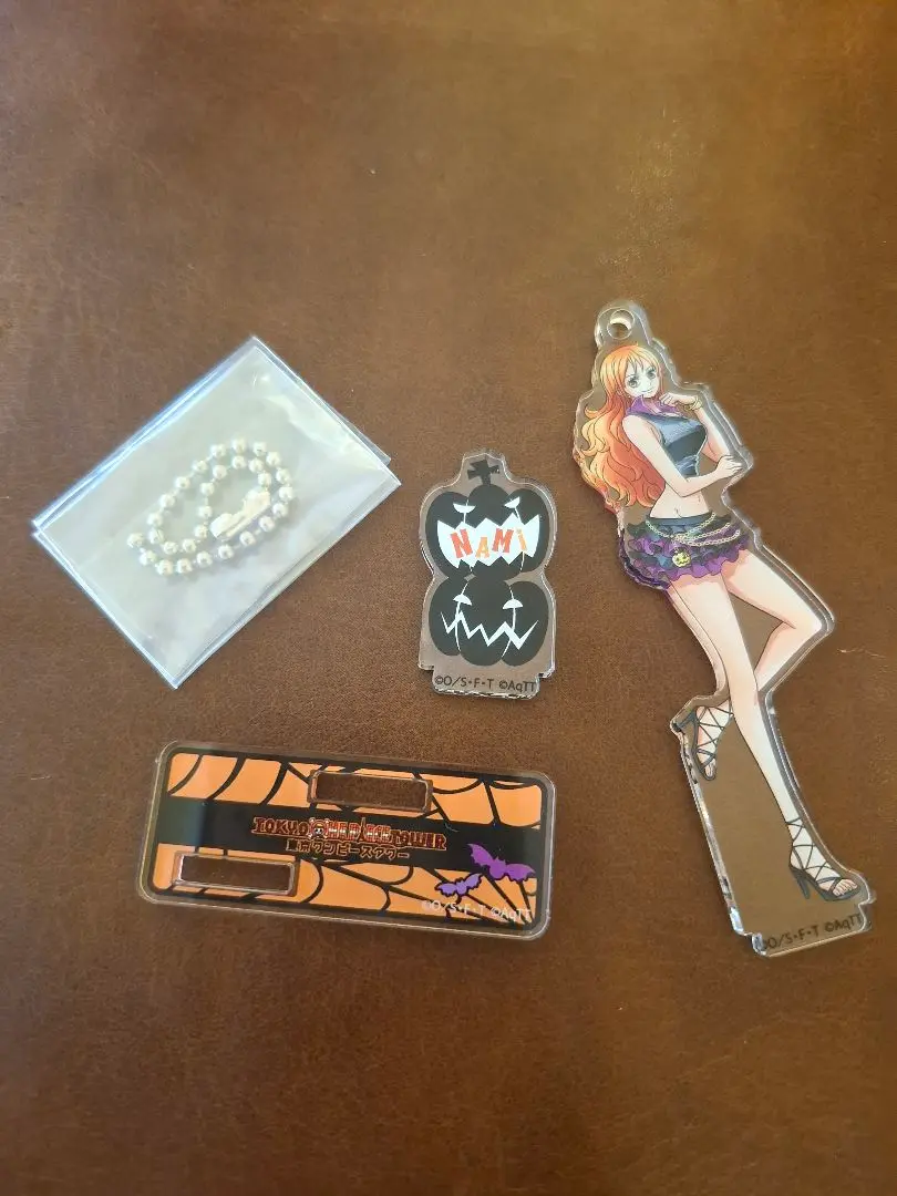ワンピース　東京ワンピースタワー　アクスタ　バトル　ナミ 東京ワンピースタワー アクリルキーホルダー ナミ - メルカリ