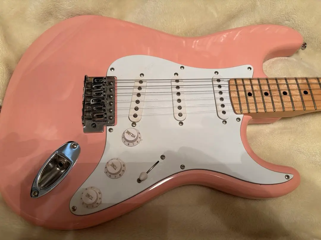 極美品！フェルナンデス エレキギター ストラトキャスター タイプ ピンク Squier by Fender SONIC STRATOCASTER HT Flash Pink エレキ
