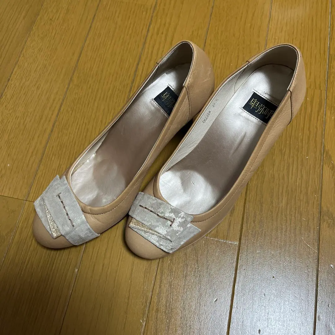 Thumbnail of Himiko pumps, size 22.5