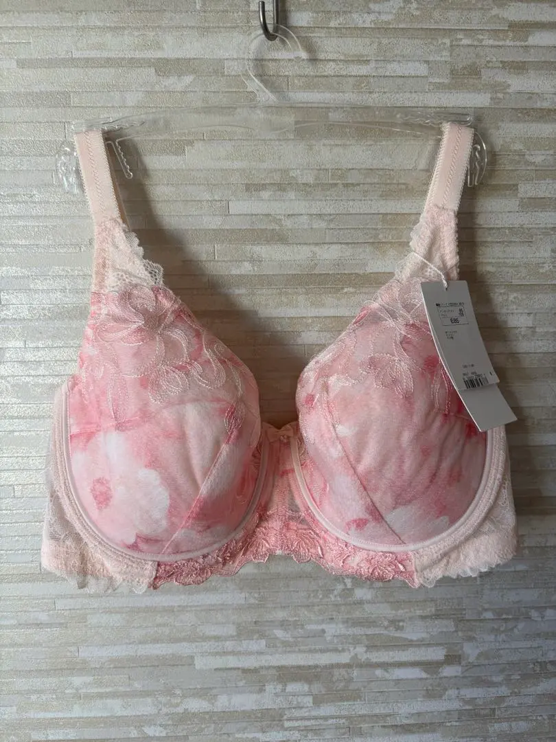 「E85」黛安芬 頂級 紅色標籤 蜿蜒水 花瓣 全罩杯胸罩 的縮圖
