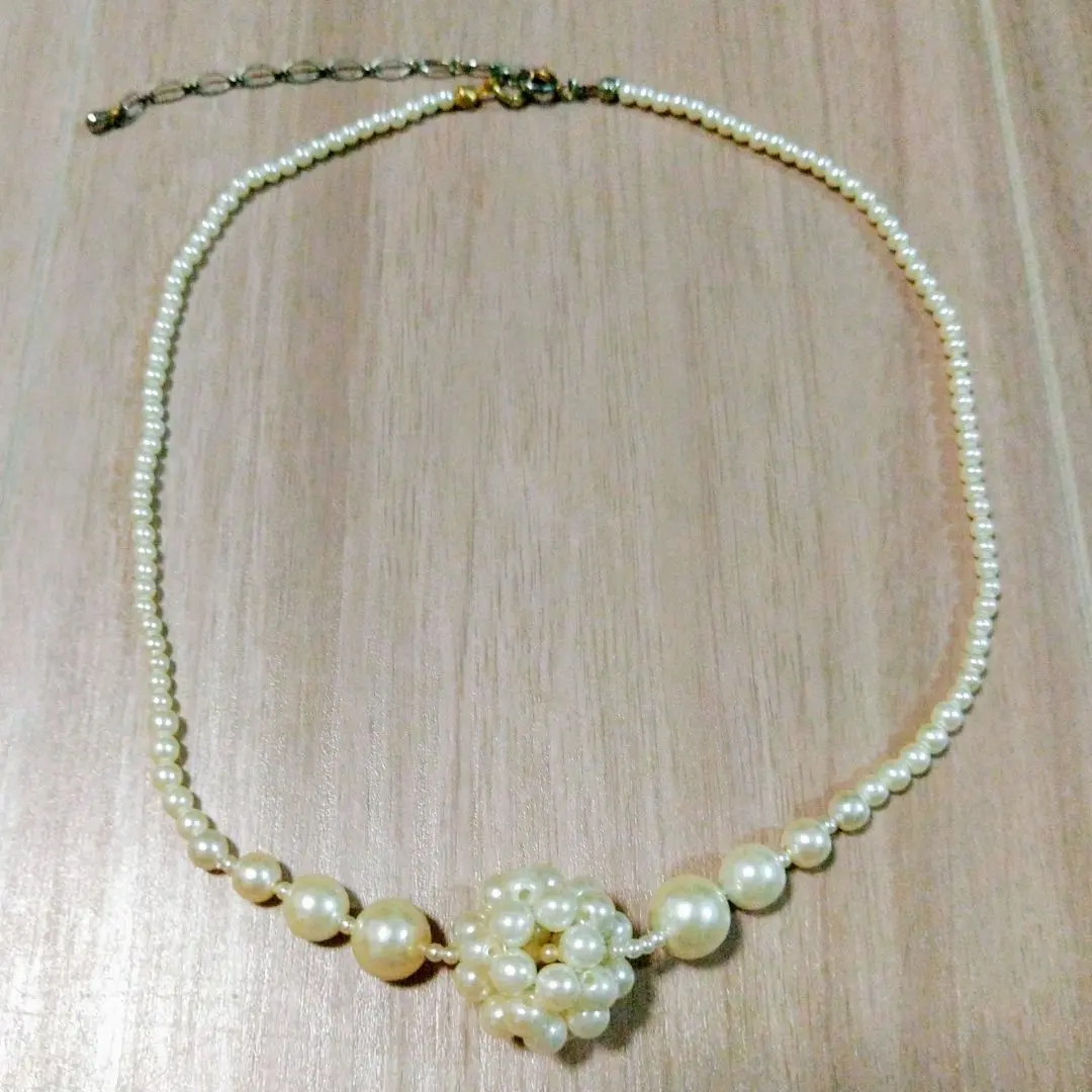 Thumbnail of Pearl necklace