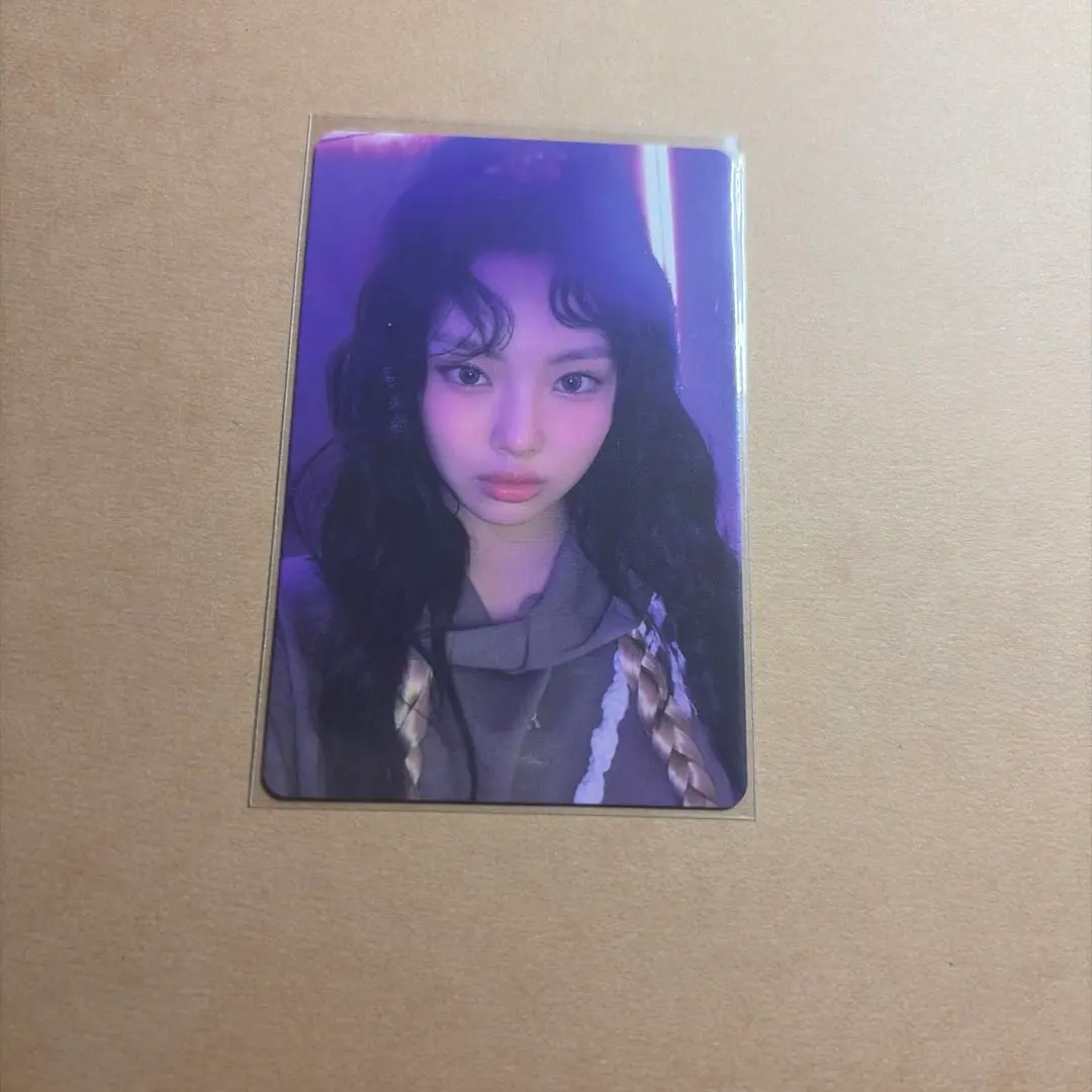 Thumbnail of Hyein (NewJeans) trading card