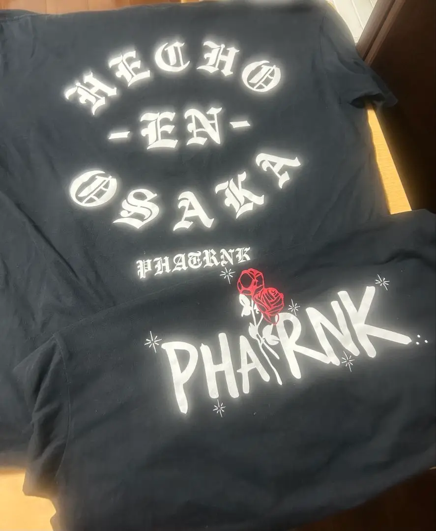 【試着のみ】PHATRNK 赤バラ　Tシャツ　Mサイズ　完売日 試着のみ】PHATRNK 赤バラ Tシャツ Mサイズ 完売日 - メルカリ