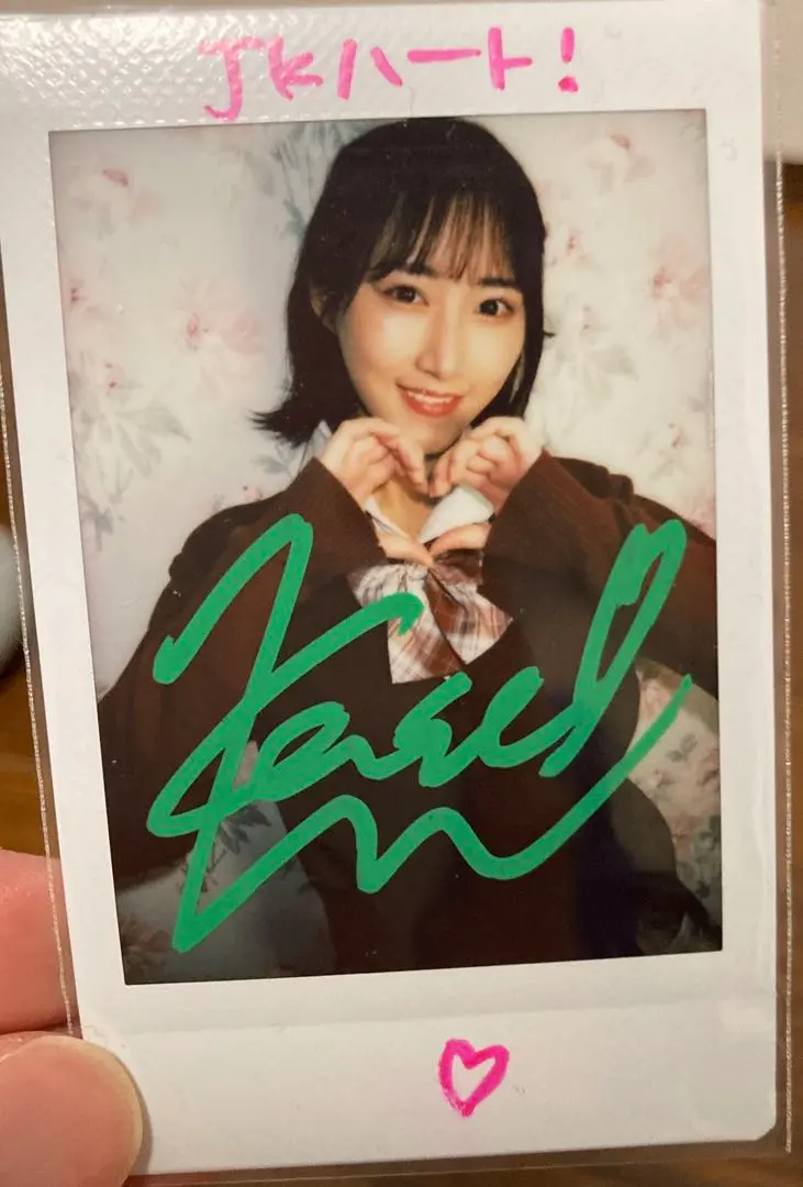 川瀬もえ写真集『Manual』 オンラインサイン会　直筆サイン入り限定チェキ mqdefault.jpg
