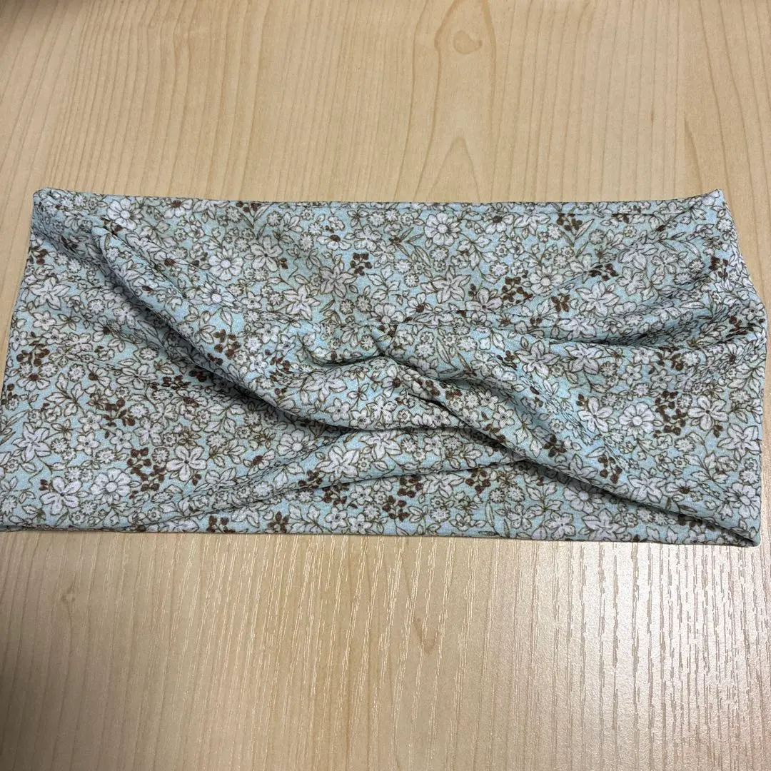 Thumbnail of Floral hairband, light blue and brown