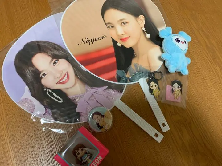 2025年最新】twice うちわケース ナヨンの人気アイテム - メルカリ