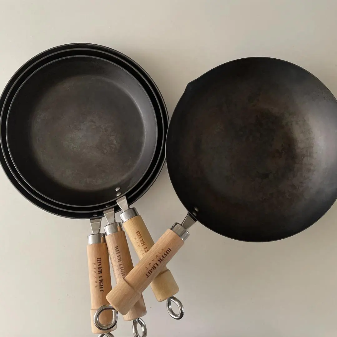 E◆リバーライト　厚板　フライパン　28cm　ハンドル　中古　クリ E◇リバーライト 厚板 フライパン 28cm ハンドル 中古 クリ 2025