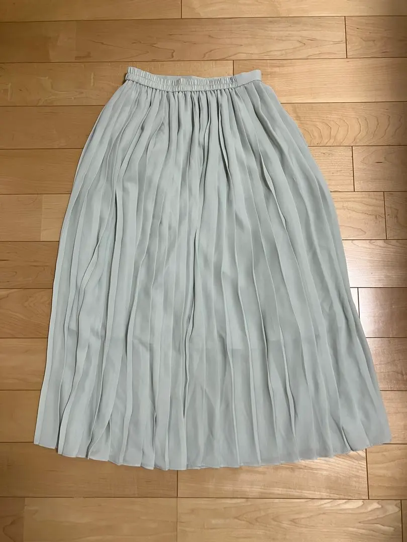 Thumbnail of UNIQLO Light Green Pleated Skirt, Size S