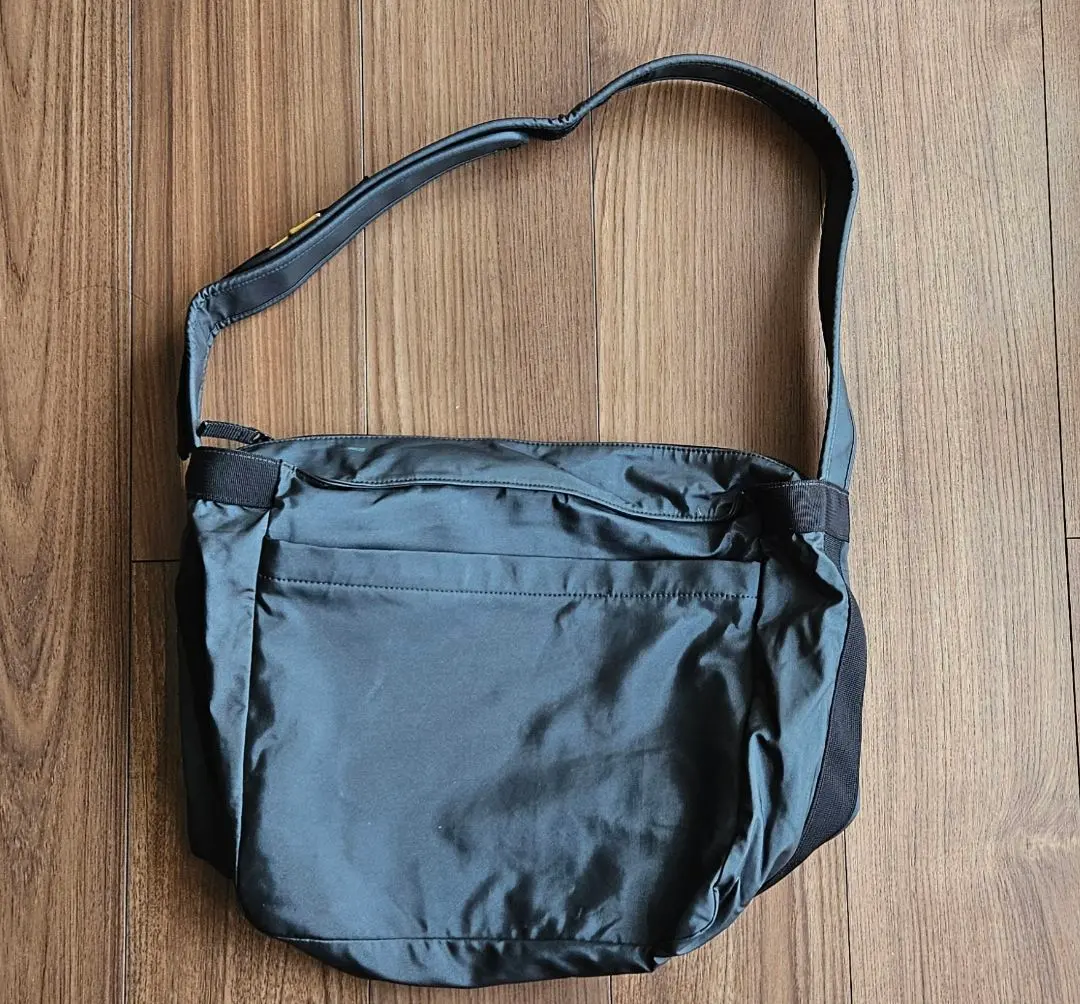 ⭐︎新品・未使用品⭐︎BANANA REPUBLIC MEN’Sメッセンジャーバッグ 2025年最新】Banana Republic メンズ ショルダーバッグの人気