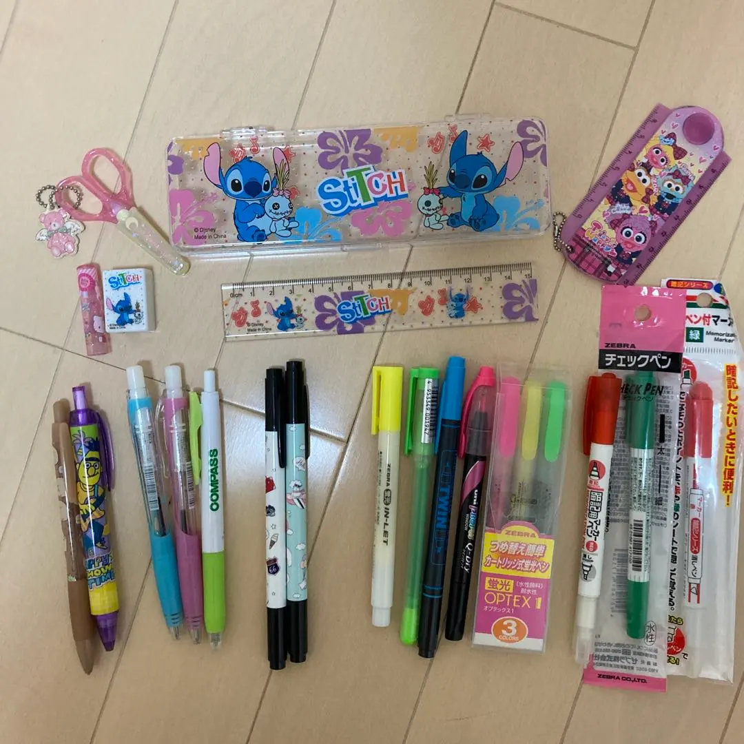 Thumbnail of Stationery set (pen, scissors, ruler)