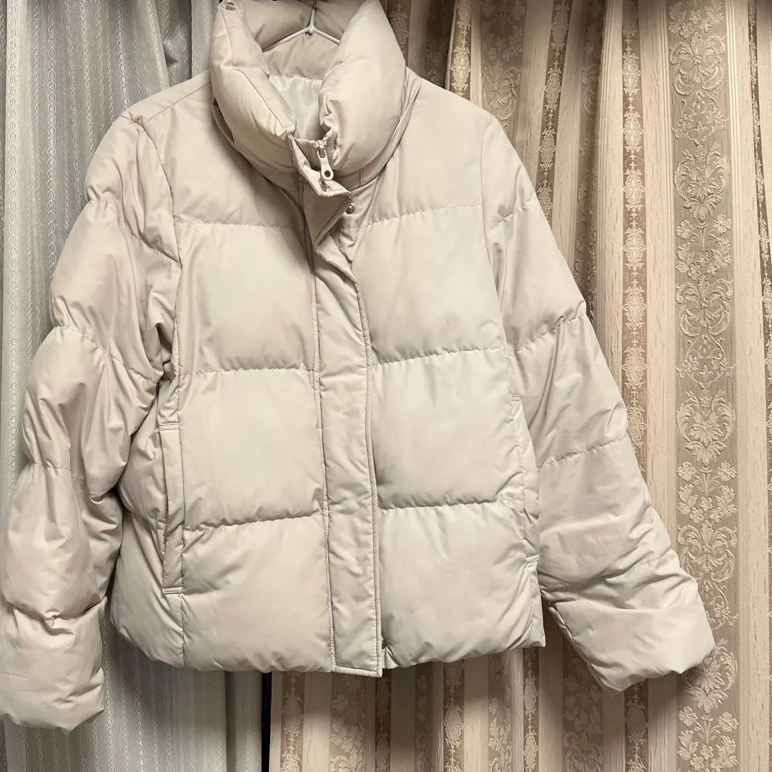 Thumbnail of White short down jacket