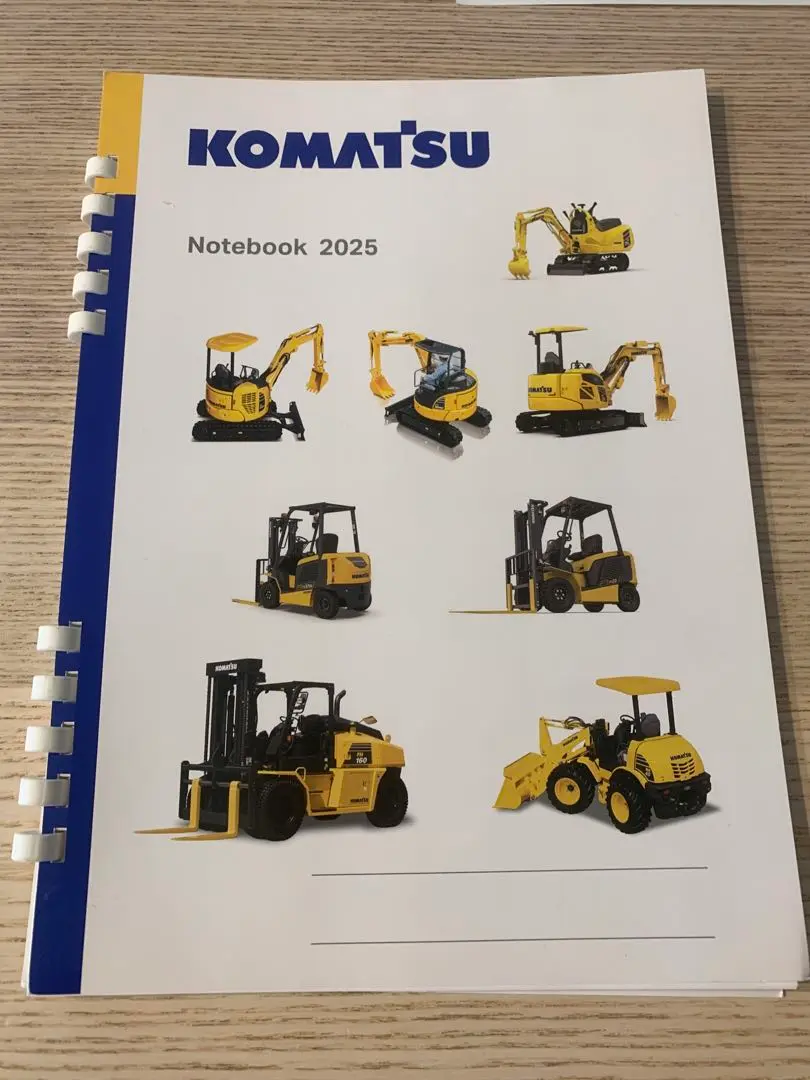 KOMATSU HD605-8 ダンプトラック と2025年キャタピラーカレンダ Komatsu HD605-8 Off-Highway 775HP 69.4 Tons Capacity Dump