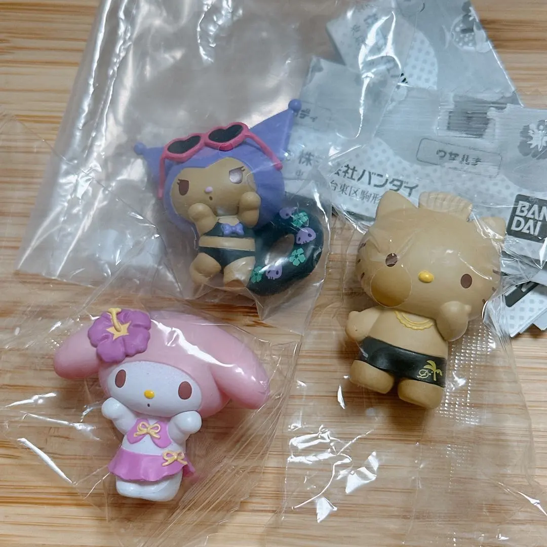 Thumbnail of Kitty Gacha 3-piece set, Sunburned