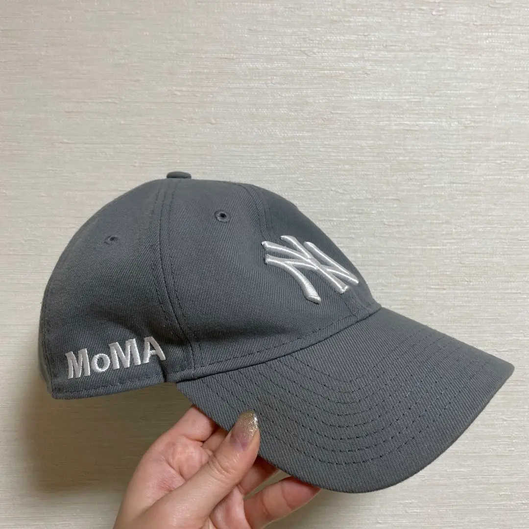 完売品。MoMAコラボ。NEW ERA 9TWENTY NYキャップ グレー NEW ERA 新品 ニューエラ x モマ MoMA ニューヨーク ヤンキース
