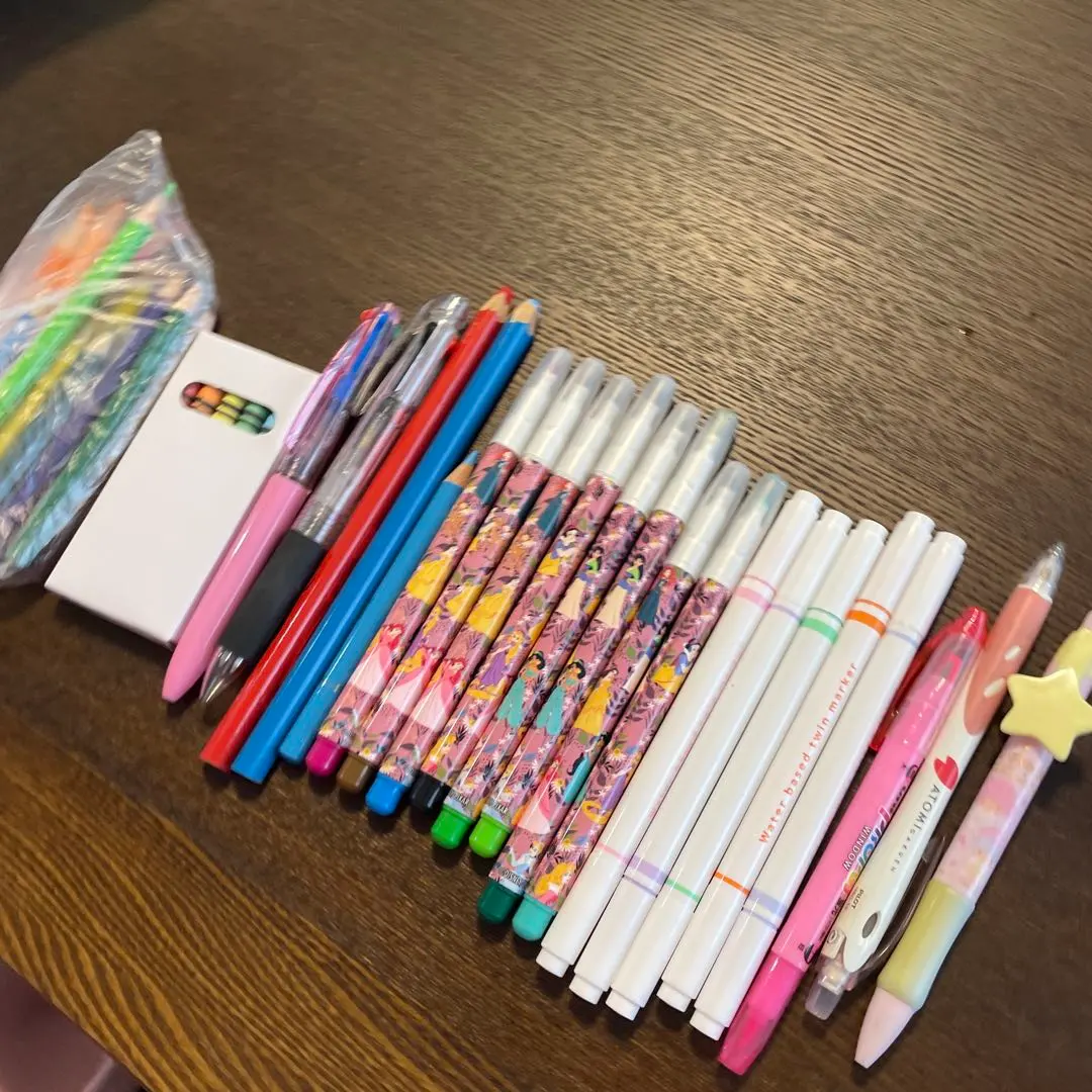 彩色原子筆・麥克筆套裝 的縮圖