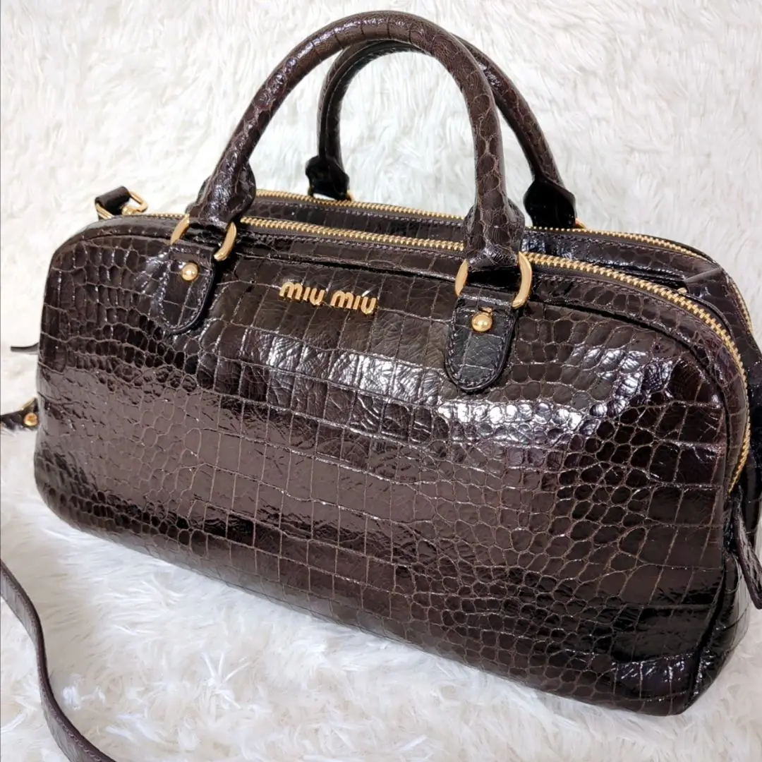 q23【美品】ミュウミュウ　レザー　ロゴ金具　サイドリボン　2wayショルダー q23【美品】ミュウミュウ レザー ロゴ金具 サイドリボン 2way