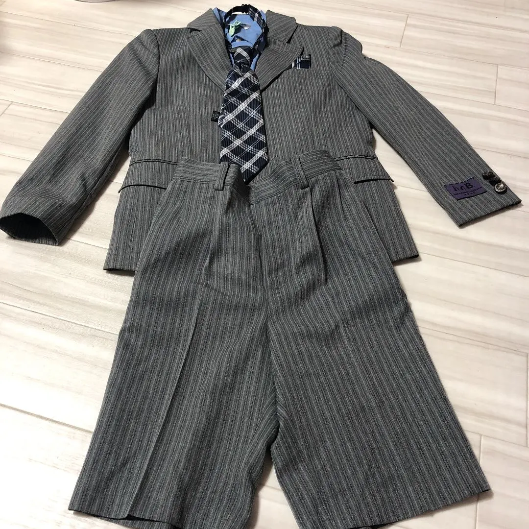 Thumbnail of Boys' suits for entrance ceremonies