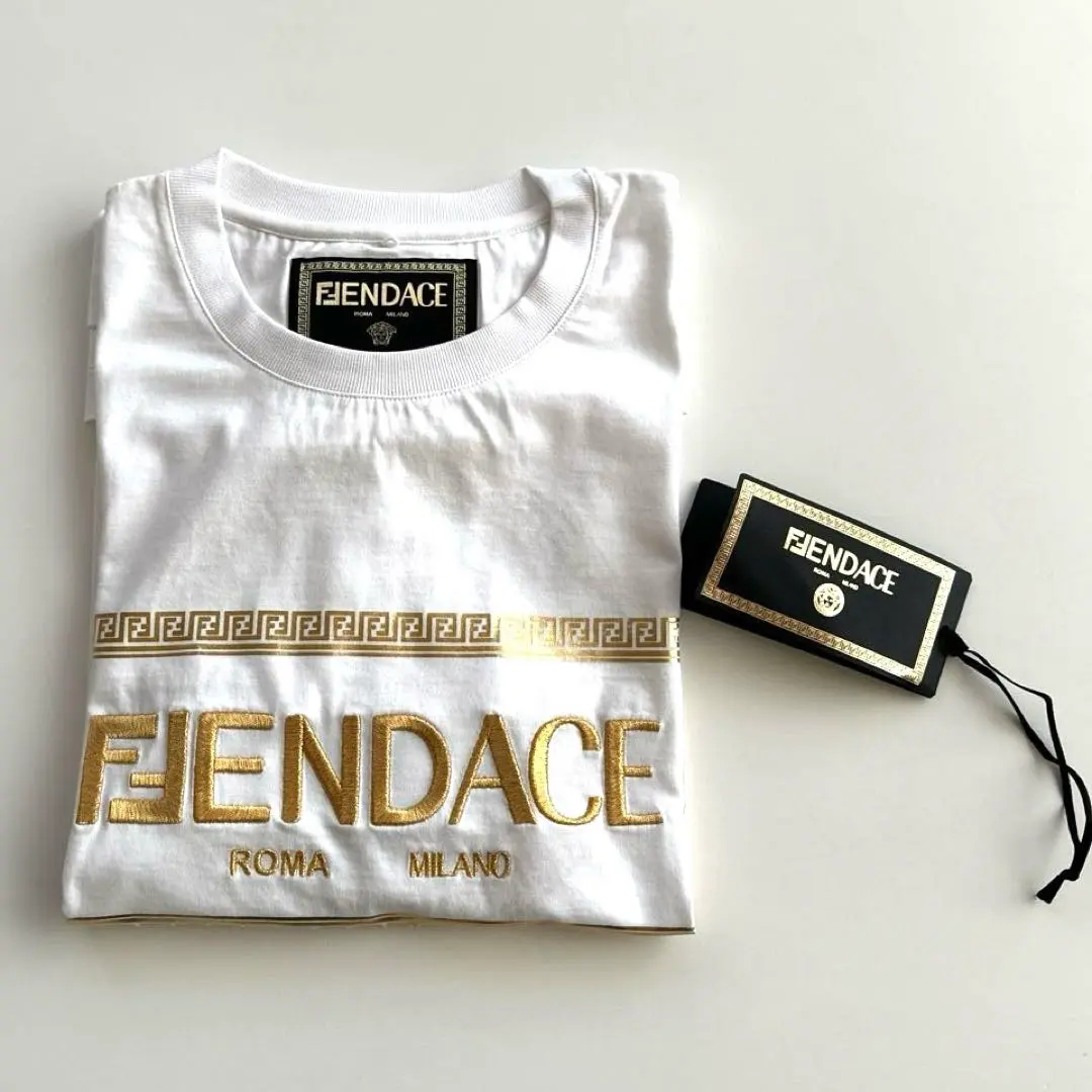 【美品】FENDI フェンディ　ホワイトジャージー Tシャツ　フィッシュアイ 美品】FENDI フェンディホワイトジャージー Tシャツフィッシュアイ