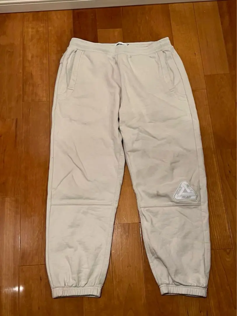 PALACE スウェットパンツ グレー 3358424D0029_m1_a002.jpg