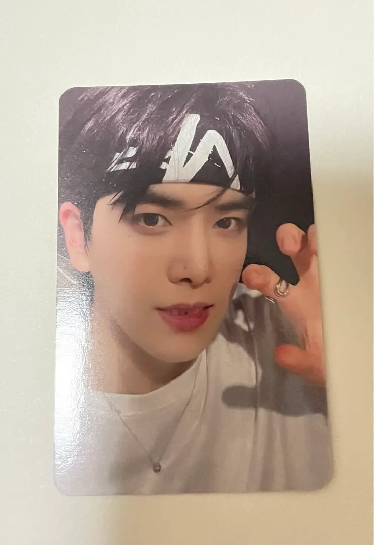 Thumbnail of Younghoon from The Boyz Tokyo entry benefit trading card, 1 piece