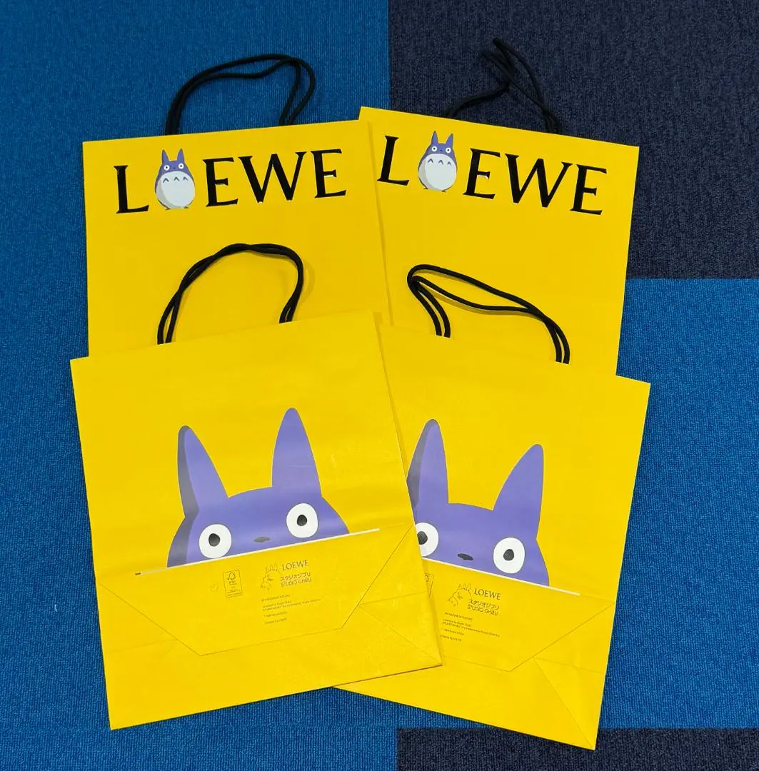 ロエベ　ジブリコラボノート、シール、紙袋セット ロエベ loewe 紙袋 ノート 千と千尋 カオナシ ジブリ｜Yahoo