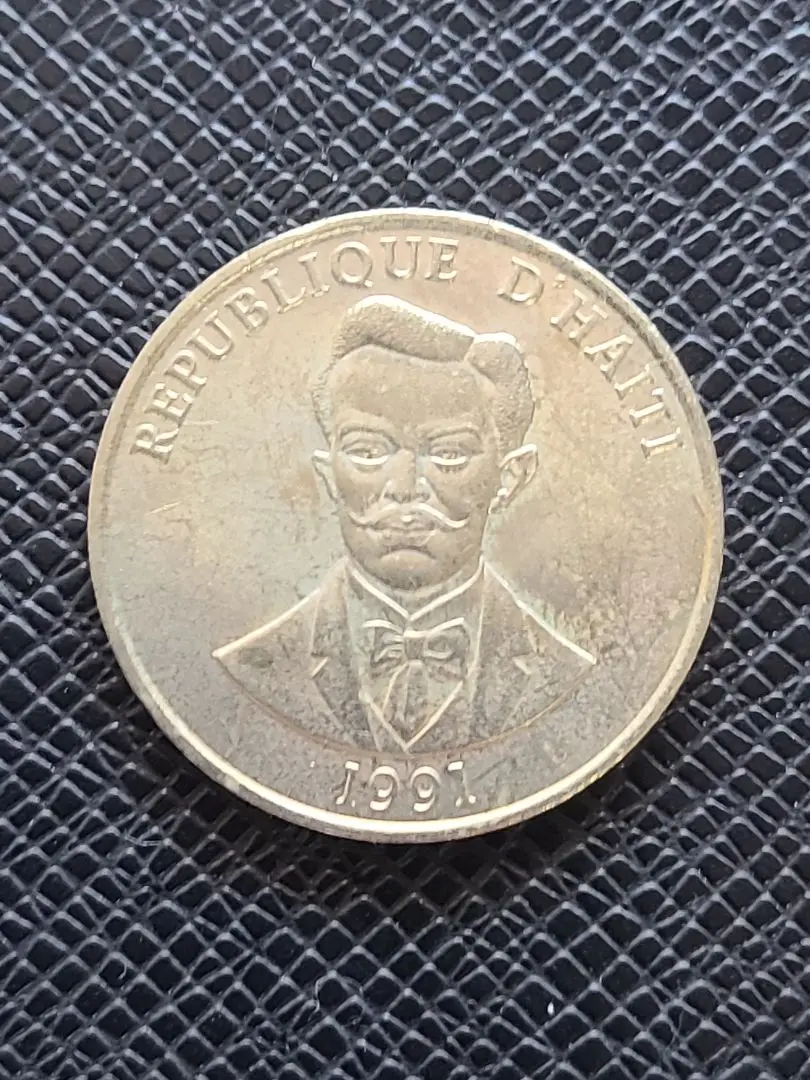#ハイチ共和国　25.10.5グルード銀貨セット　専用ケース付き キャッシュレス派のサブウォレットにも。〈penco〉より