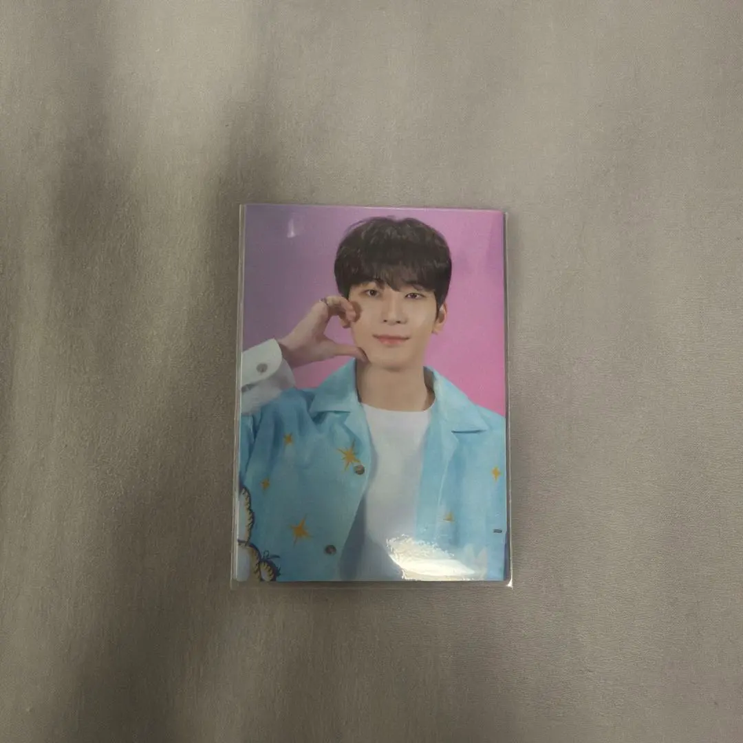 Thumbnail of Wonwoo SEVENTEEN trading card