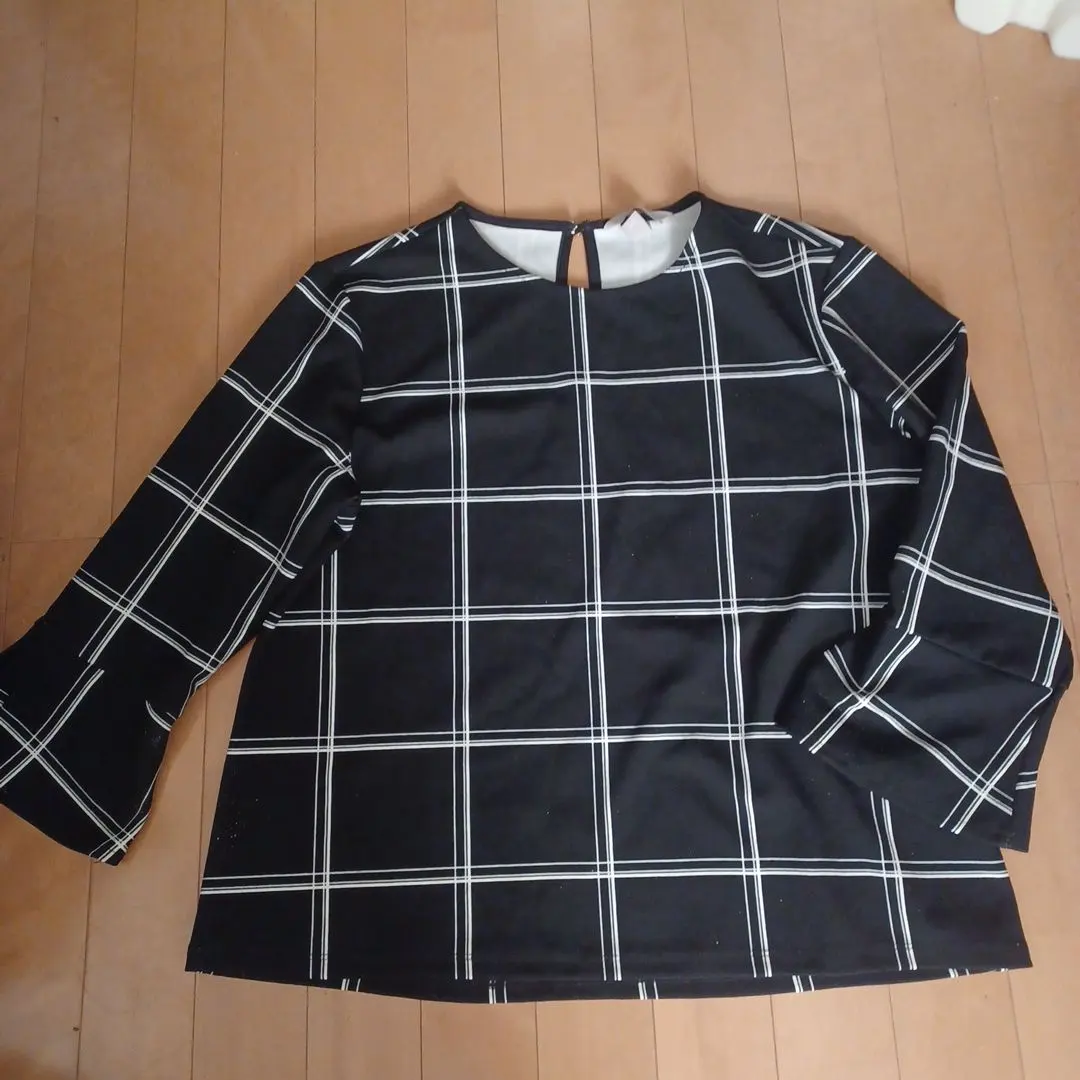 Thumbnail of Checkered long-sleeved top