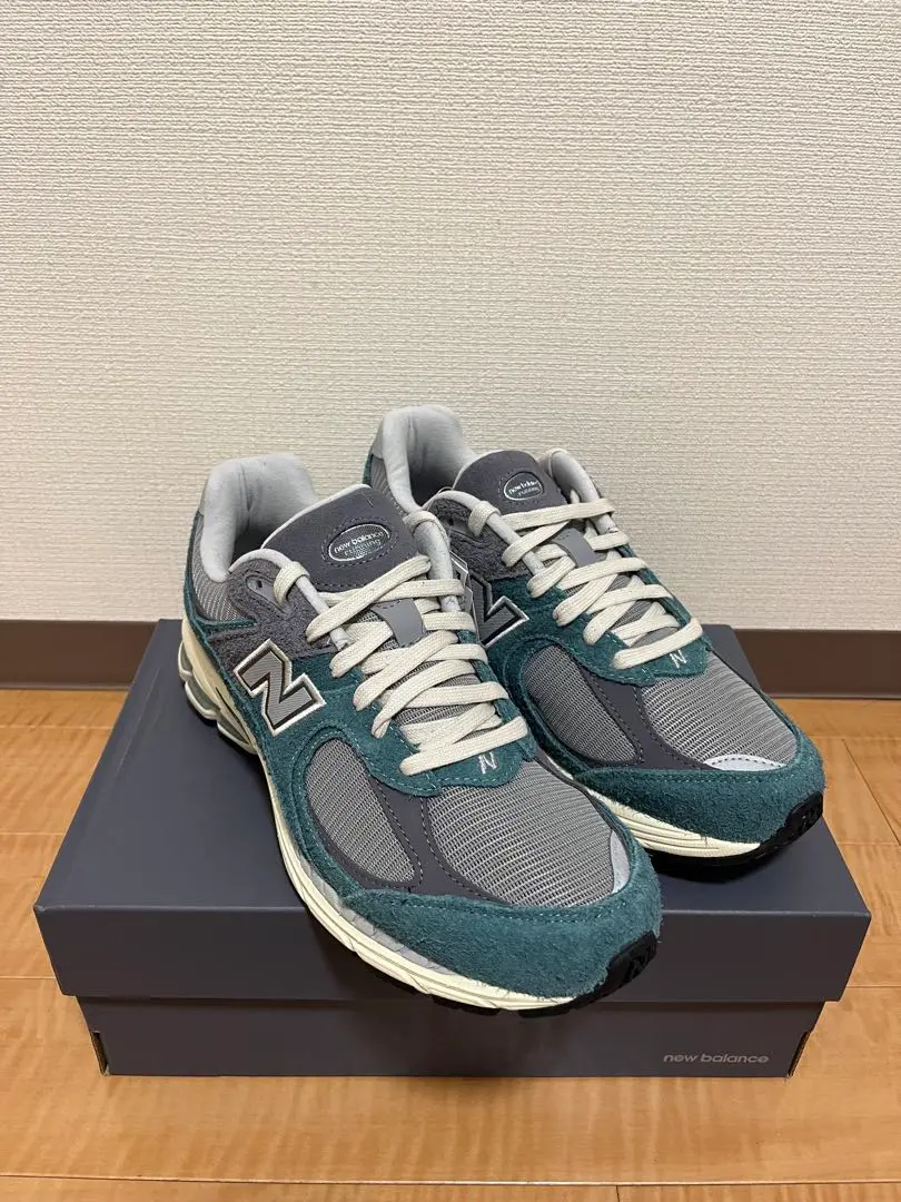 ⭐︎限定カラー⭐︎ニューバランス M2002R EM 29センチ New Balance人気の「M2002R」シリーズからネイチャーカラーを