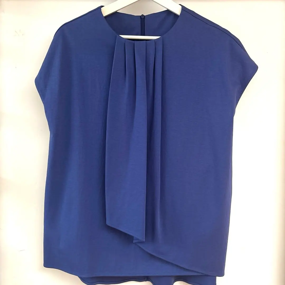 自由區 38 高捻度羅馬布前褶 剪裁上衣 的縮圖