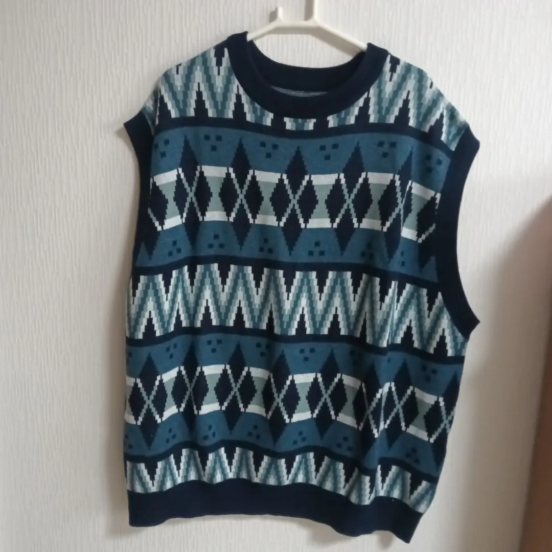 Thumbnail of Geometric Pattern Navy Knit Vest, Size L