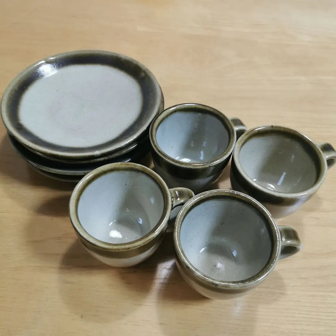 陶製杯子4個與盤子4個的套裝 的縮圖