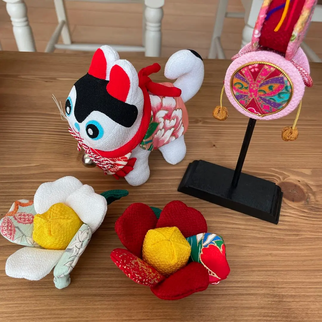 縐綢細工 犬張子 玎璫鼓 小花 的縮圖