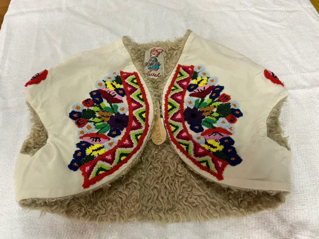 新品　ムチャチャ　刺繍　ベスト　あちゃちゅむ　ムチャチャ AHCAHCUM.muchacha - ムチャチャ あちゃちゅむ ジップアップ