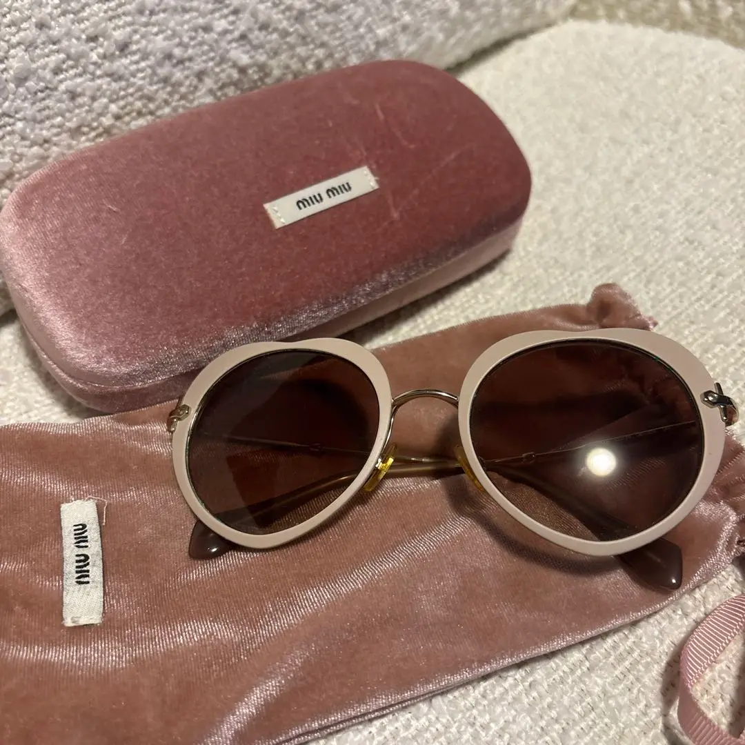 Miu Miu ブラウンラウンド型サングラス 2025年最新】MIU MIU レンズ形:ラウンド レディース サングラス