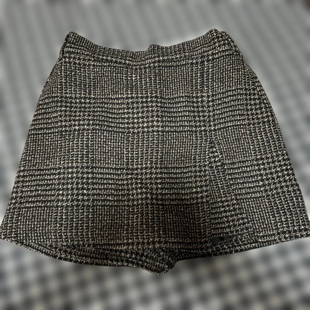 Thumbnail of Checkered Tweed-Style Half Pants