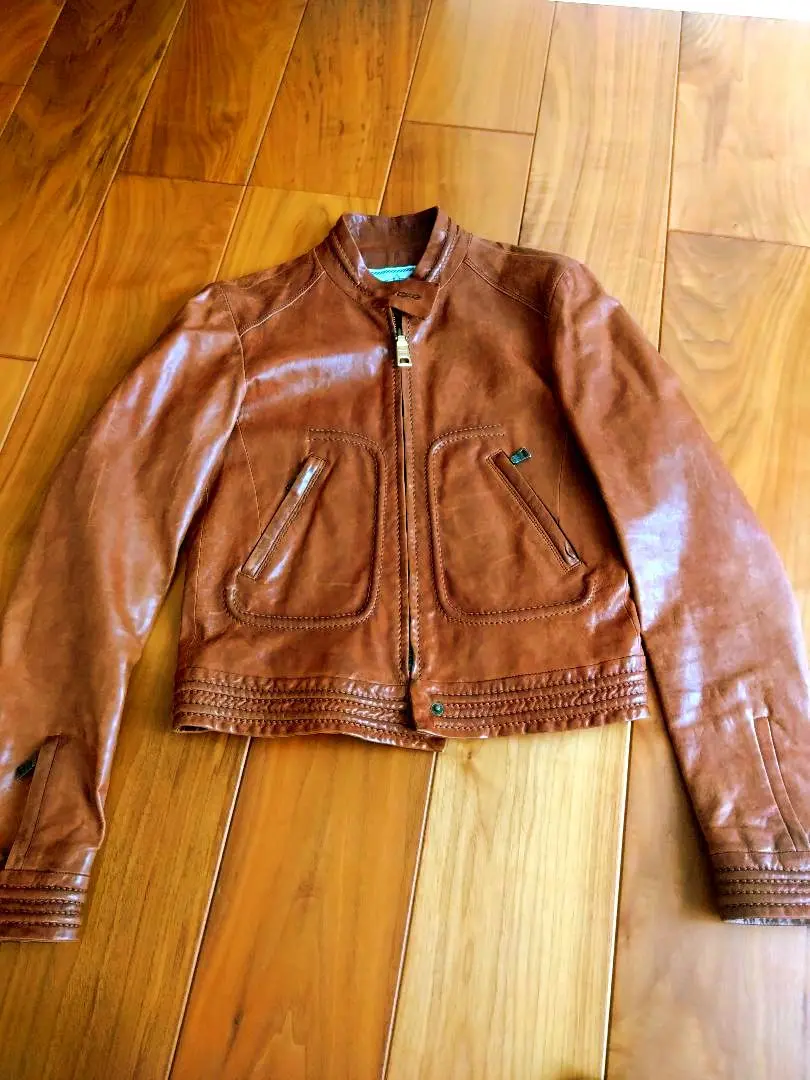 現行モデル✨プラダ　三角ロゴ　ライダースジャケット　レザー　ショート丈　42 現行モデル✨プラダ 三角ロゴ ライダースジャケット レザー