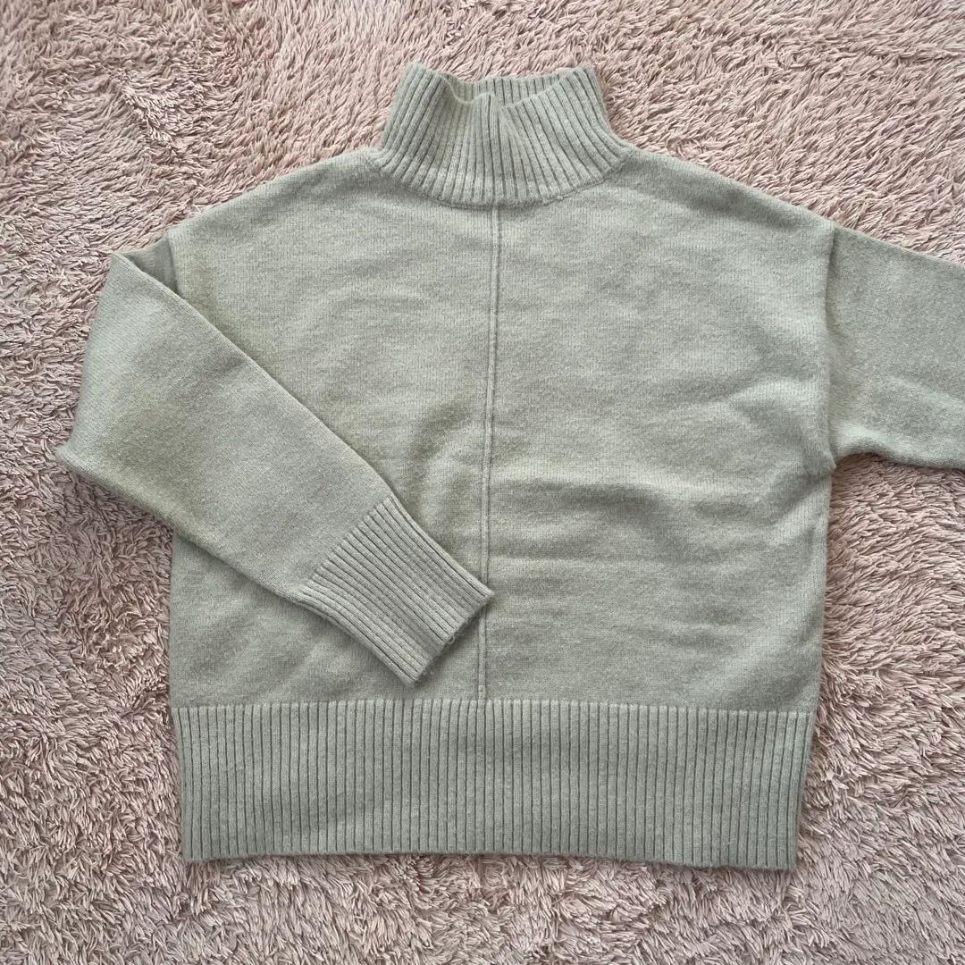 Thumbnail of fifth Overknit