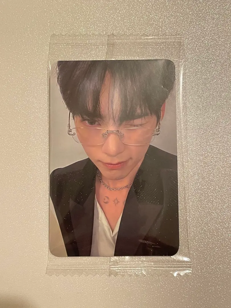 Thumbnail of ZB1 Hanbin trading card glasses