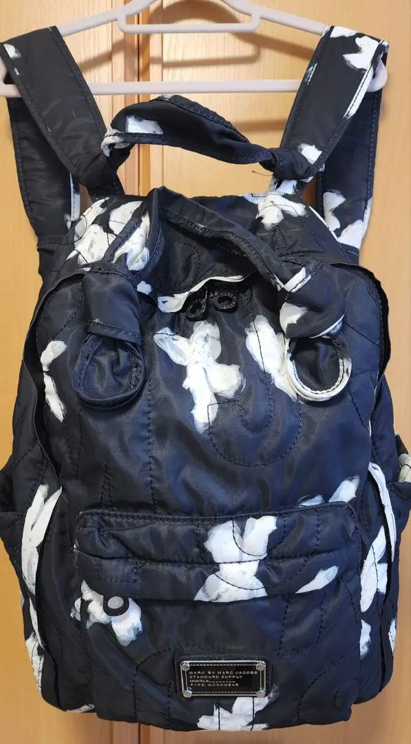 美品　Marc by Marc Jacobs ナイロンフラワープリントリュック 美品 Marc by Marc Jacobs ナイロンフラワープリントリュック