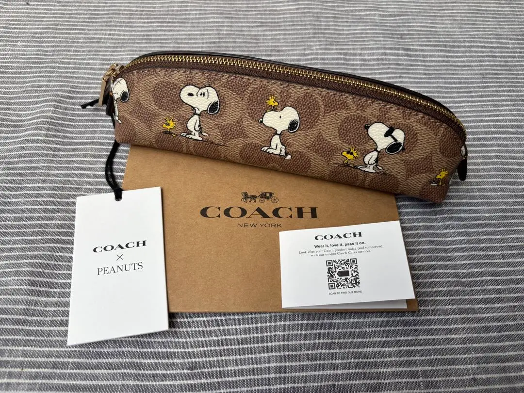 COACH スヌーピー コラボ　筆箱　ペンケース　新品未使用　ショッパー付き Amazon.co.jp: [コーチ] 【純正紙袋＆スヌーピー特製カード付