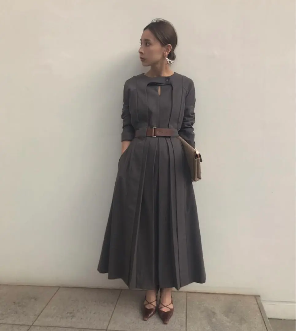 【新品タグ付き】AMERI BELTED TUCK PLEATS DRESS 2025年最新】belted tuck pleats dressの人気アイテム - メルカリ