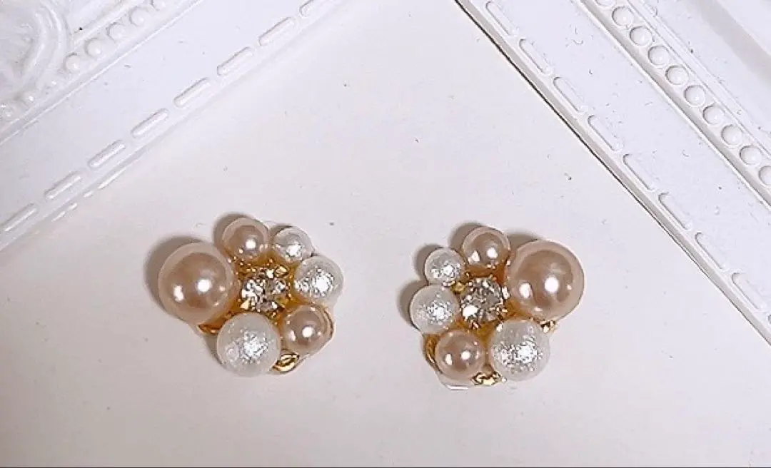 Thumbnail of Restock 3: Light Beige Pearl & Jewel Earrings / Earring Options
