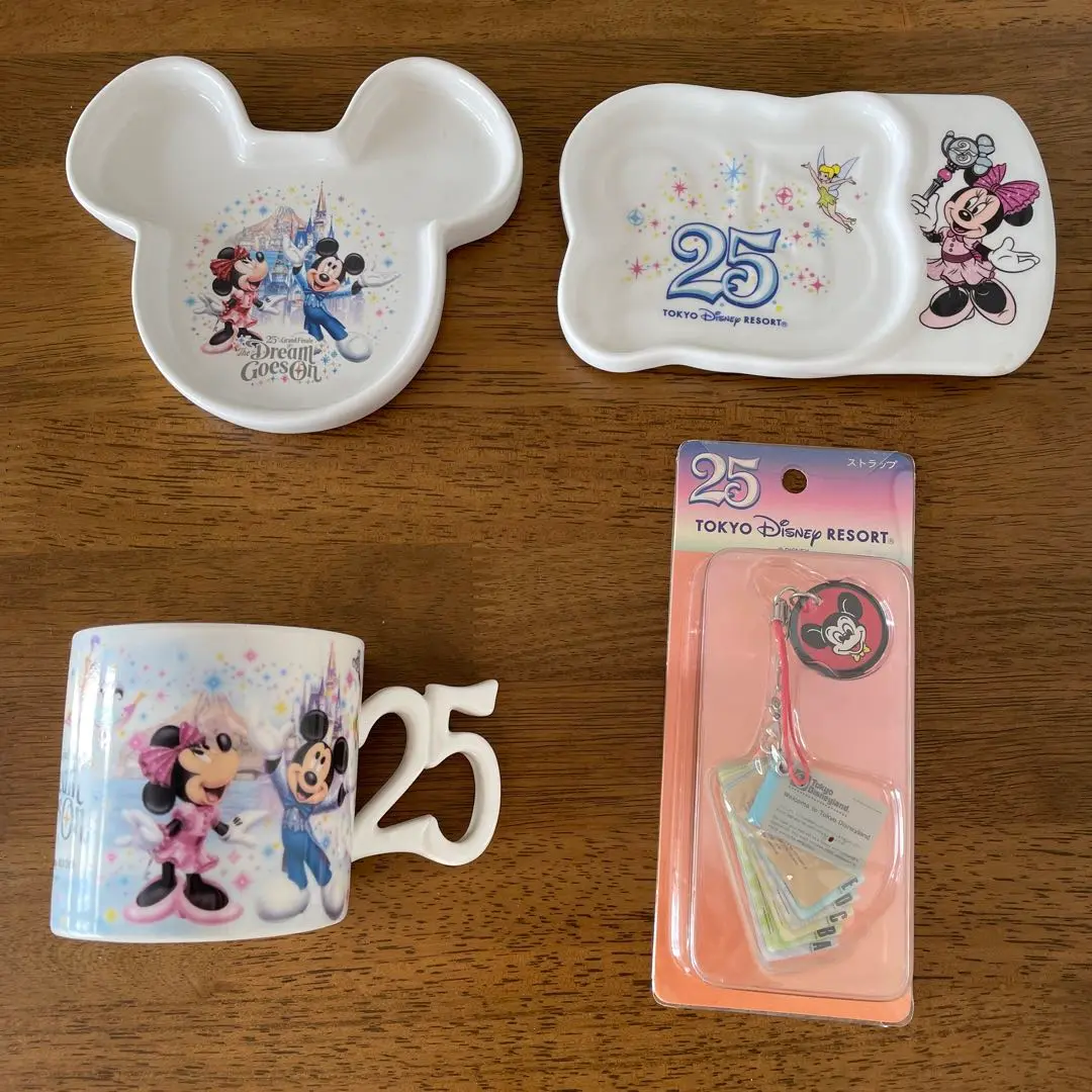 新品未使用　東京ディズニーランド　25周年復刻版　トレー　2枚セット 新品未使用 東京ディズニーランド 25周年復刻版 トレー 2枚