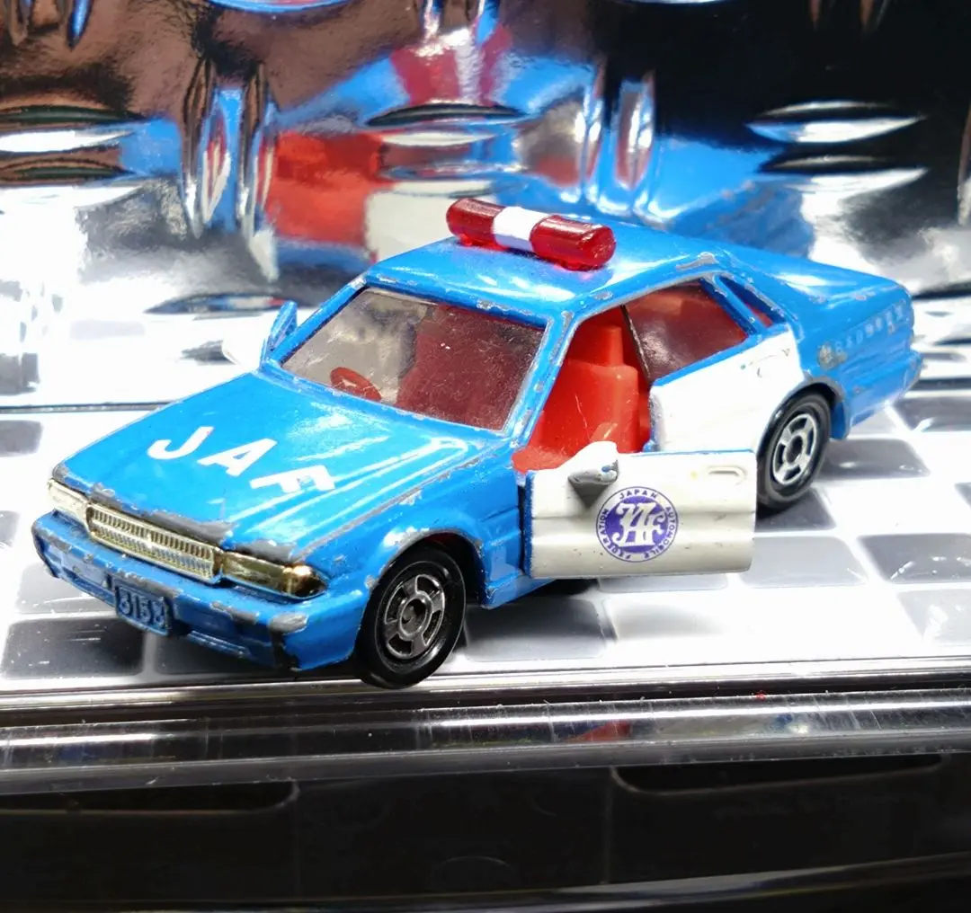 トミカリミテッドヴィンテージネオ LV-N295a 日産セドリック4